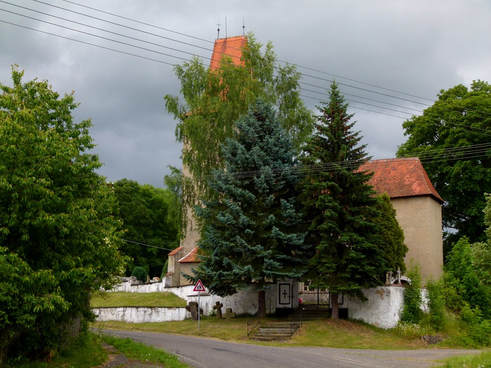 Kirche und Friedhof von Mhlessen (Milhostov) in Tschechien