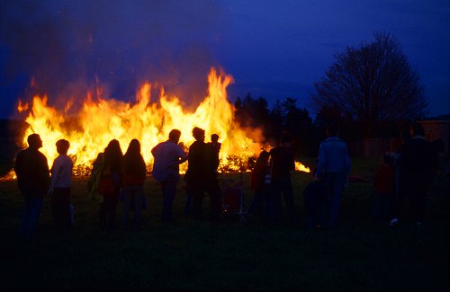 Besenbrennen in der Walpurgisnacht auf dem Galgenberg bei Marktleuthen im Fichtelgebirge