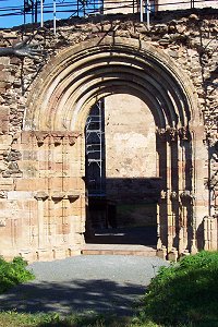 Das Westportal der Klosterkirche Mildenfurth